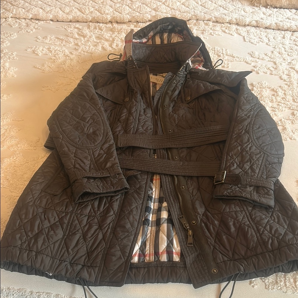 Burberry Tan and Cream Puffer Jacket with Quilted Design and Wide Collar